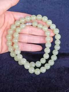 和田玉项链,1.0珠子,玉质细腻油润,个别珠子带有个别小米