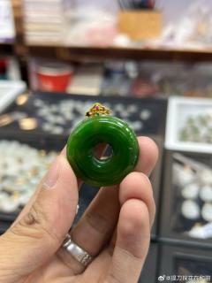 18k金镶碧玉吊坠