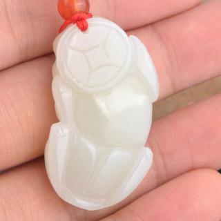 厂家直销天然正品新疆和田玉背子貔貅吊坠纯手工雕刻送证书男女款